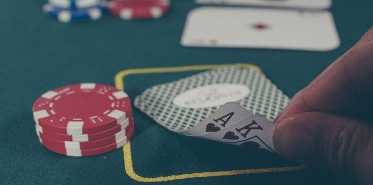 Antarmuka aplikasi mobile klik888 menampilkan pasar Liga 1 Indonesia dan pilihan pembayaran